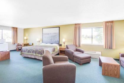 Super 8 by Wyndham Oelwein - image 11