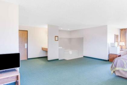 Super 8 by Wyndham Oelwein - image 12
