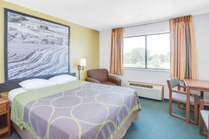Super 8 by Wyndham Oelwein - image 13