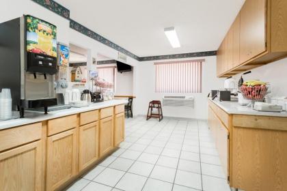 Super 8 by Wyndham Ogallala - image 10