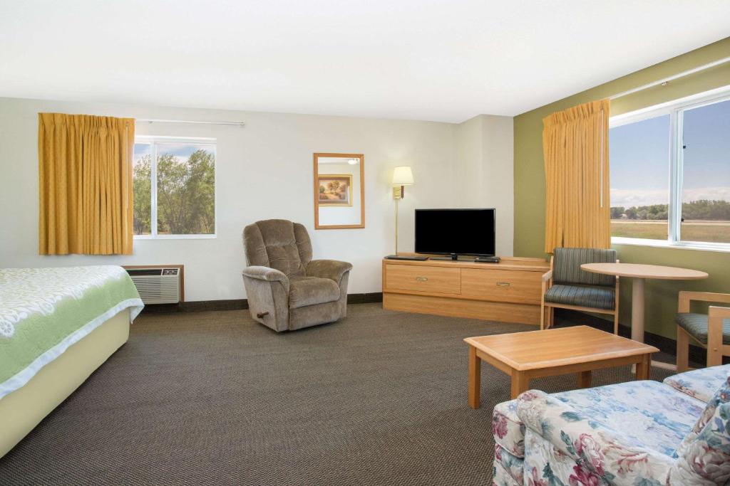 Days Inn by Wyndham Ogallala - image 4