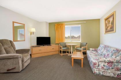 Days Inn by Wyndham Ogallala - image 8