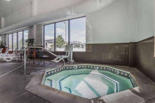 Comfort Suites Ogden Conference Center - image 3