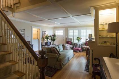 Inn on Shore Road - image 4