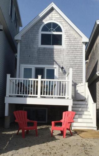 Perkins Cove Oceanfront Cottage - main image