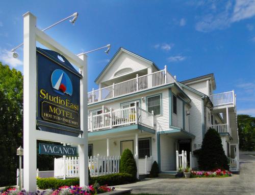 Studio East Motel - main image