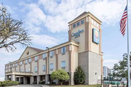 Comfort Inn At Founders Tower - image 1