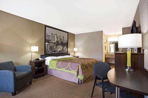Super 8 by Wyndham Oklahoma/Frontier City - image 3
