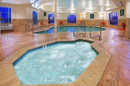 La Quinta by Wyndham OKC North - Quail Springs - image 3