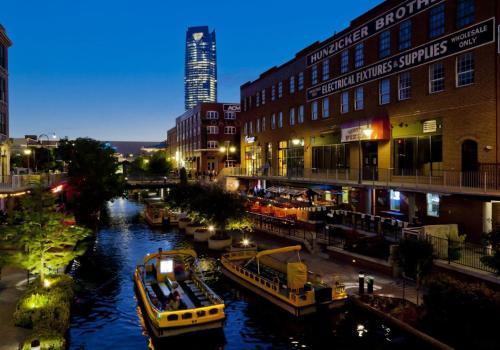 Holiday Inn Express & Suites Oklahoma City Downtown - Bricktown an IHG Hotel - image 2