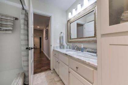 Casual Yet Elegant Spacious NW Oklahoma City Home - image 3