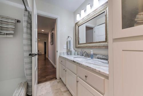 Casual Yet Elegant Spacious NW Oklahoma City Home - image 3