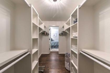Casual Yet Elegant Spacious NW Oklahoma City Home - image 4