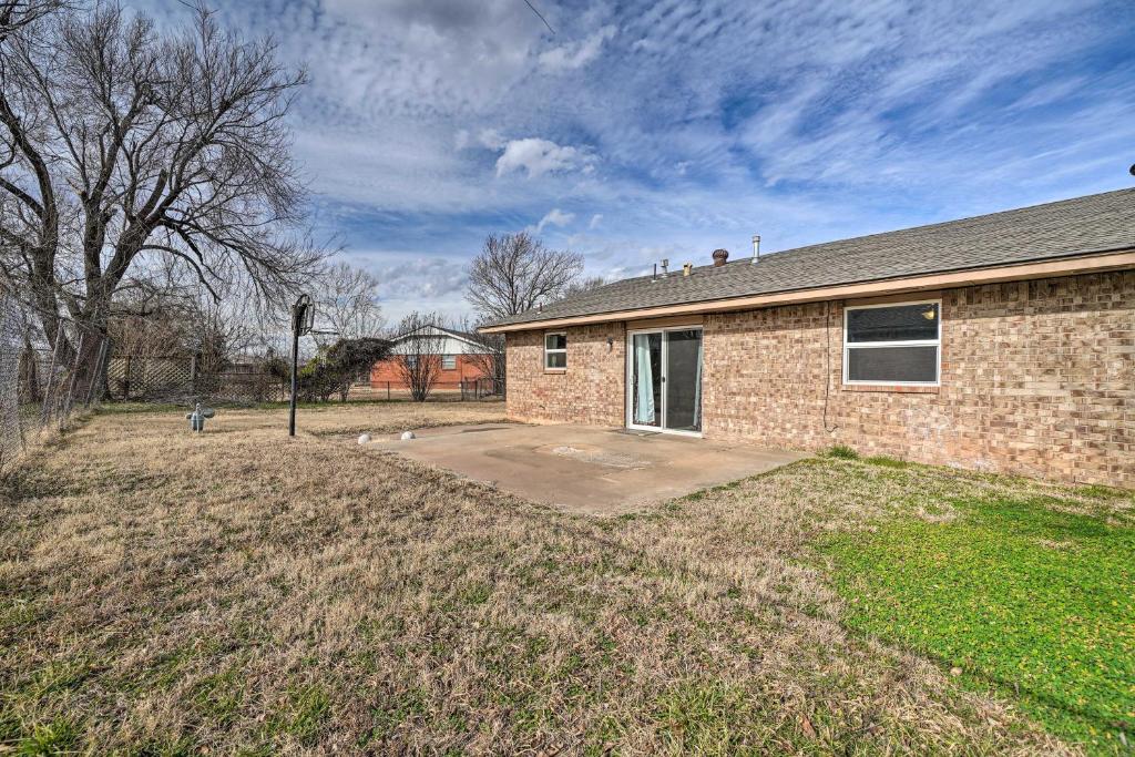 Metro Home - 2 Mi to Tinker Air Force Base! - main image
