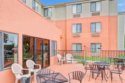 Days Inn by Wyndham Olathe Medical Center