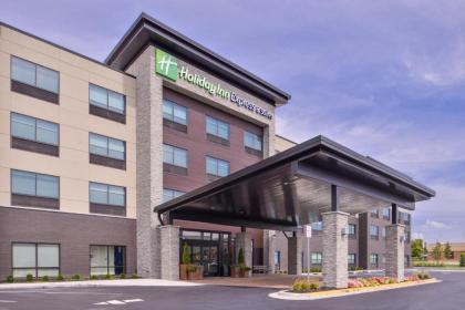 Holiday Inn Express  Suites   Olathe West an IHG Hotel