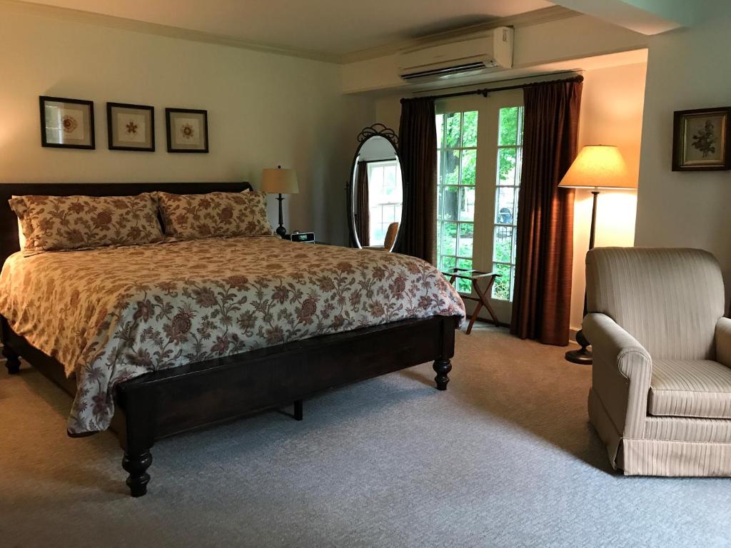 The Old Lyme Inn - image 2