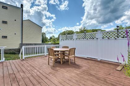 Sunny Coastal Cottage with Deck and Walk to Beach - image 14