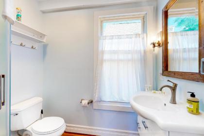 The Cozy Cottage - image 8
