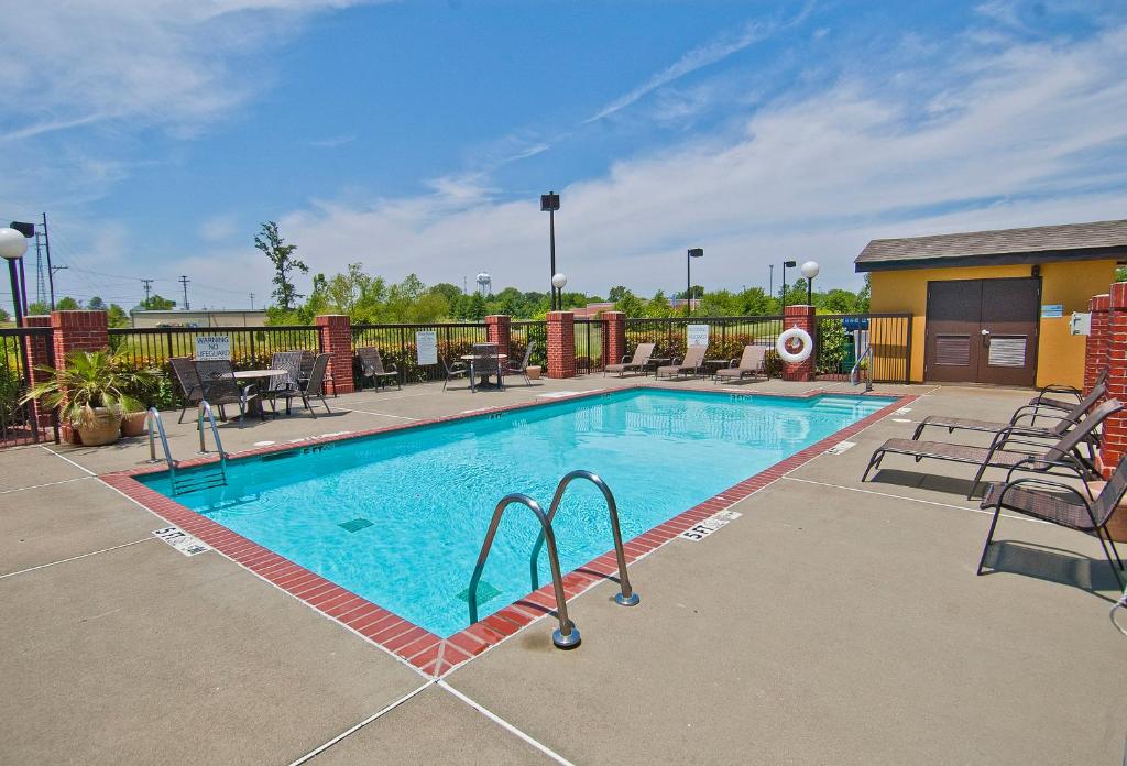 Holiday Inn Express Hotel & Suites Olive Branch an IHG Hotel - image 2