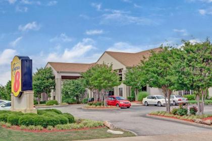 Super 8 by Wyndham Olive Branch - image 1