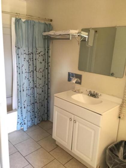 Travelers Inn Olney - image 6