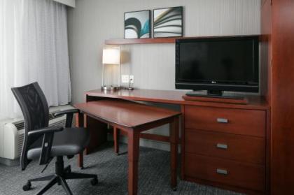 Courtyard by Marriott Omaha Aksarben Village - image 2