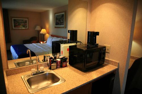 New Victorian Inn & Suites Omaha - image 5