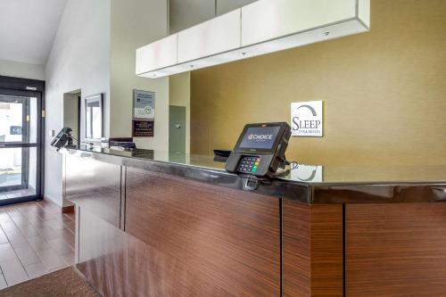 Sleep Inn & Suites Airport - image 2