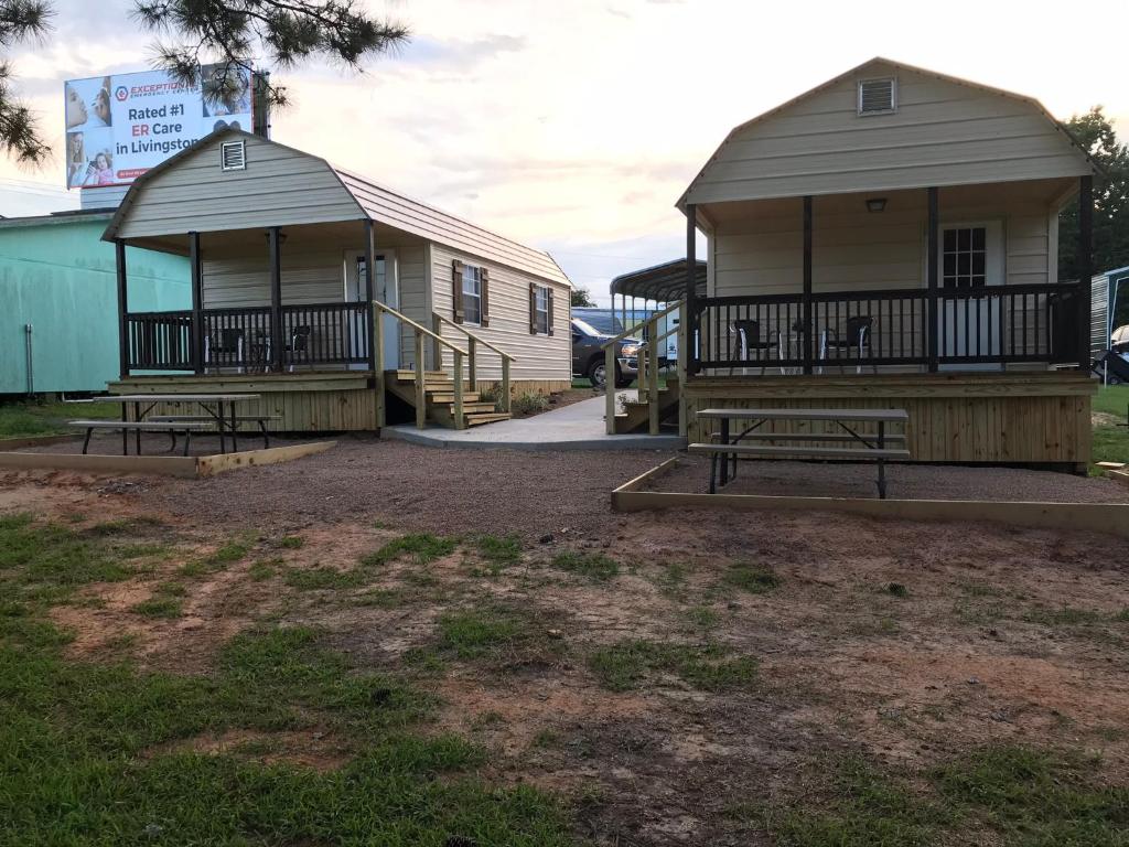 Kickapoo Shores Waterfront Cottages - main image