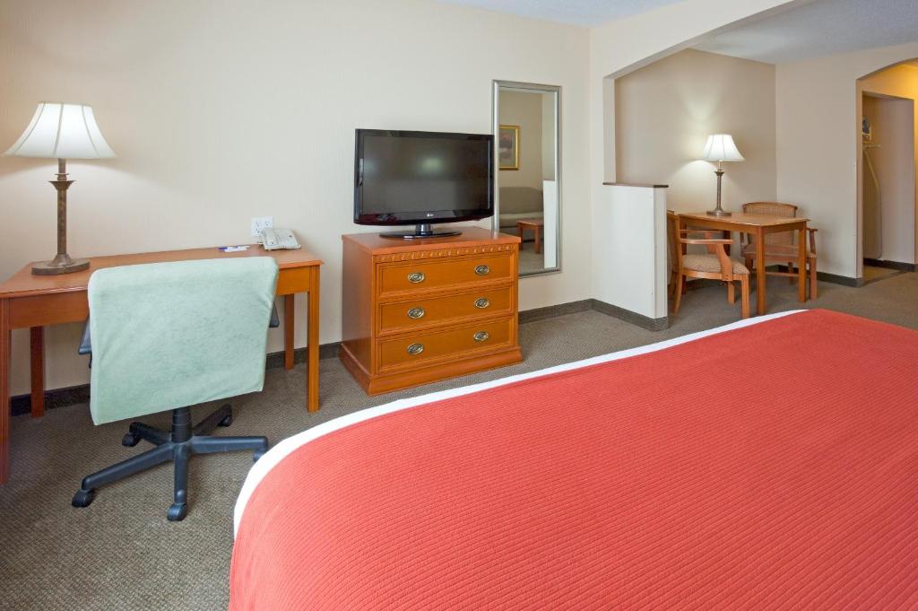 Days Inn & Suites by Wyndham Onalaska - main image