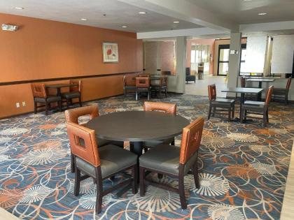 Days Inn & Suites by Wyndham Onalaska - image 10