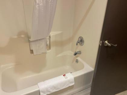 Days Inn & Suites by Wyndham Onalaska - image 12