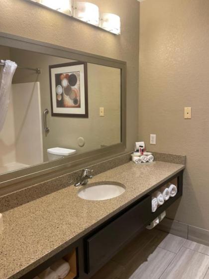Days Inn & Suites by Wyndham Onalaska - image 13