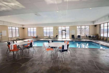 Days Inn & Suites by Wyndham Onalaska - image 3