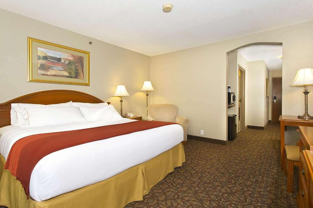 Days Inn & Suites by Wyndham Onalaska - image 5