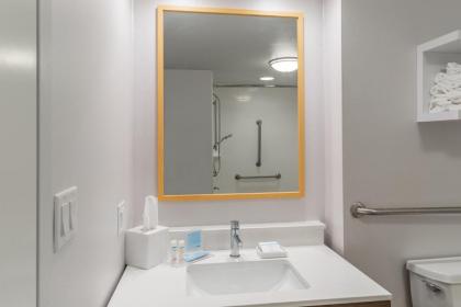 Hampton Inn La Crosse/Onalaska - image 9