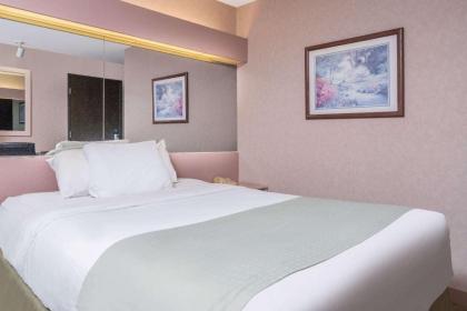 Microtel Inn La Crosse Onalaska Area - image 10
