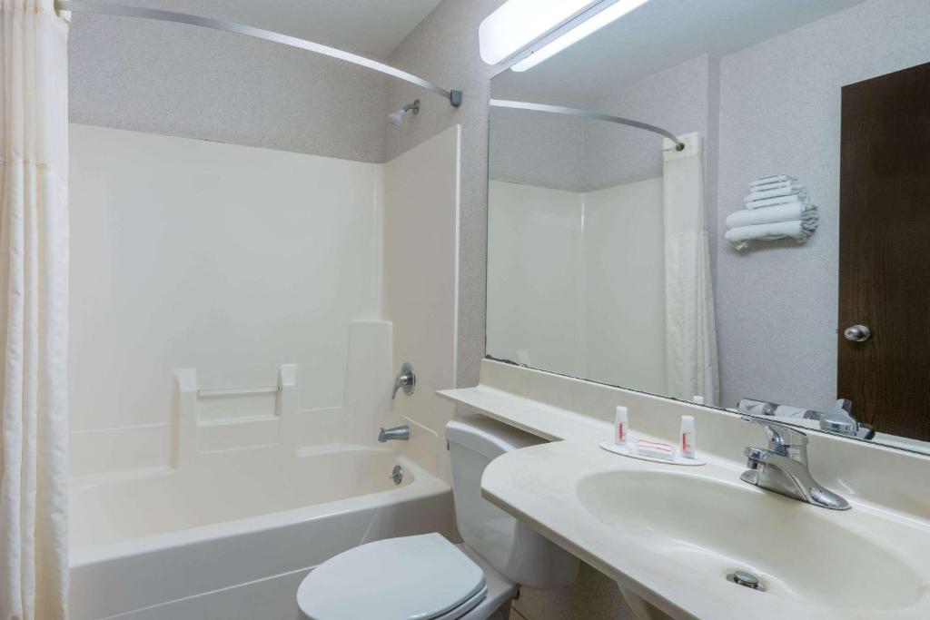 Microtel Inn La Crosse Onalaska Area - image 6