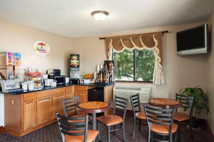 Super 8 by Wyndham Oneida Verona - image 10