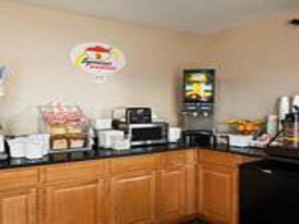 Super 8 by Wyndham Oneida Verona - image 13