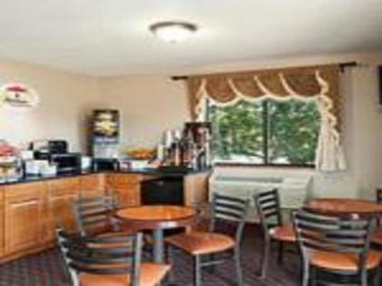 Super 8 by Wyndham Oneida Verona - image 14