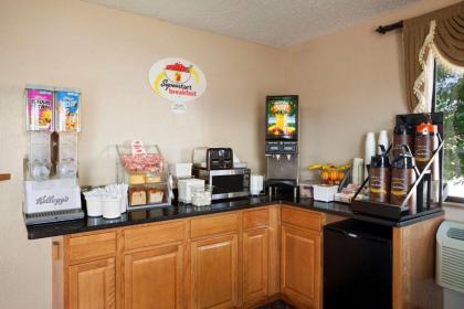 Super 8 by Wyndham Oneida Verona - image 3