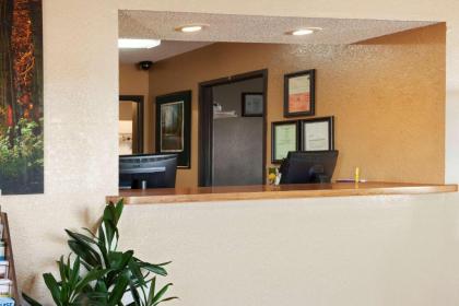 Super 8 by Wyndham Oneida Verona - image 7