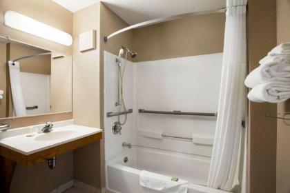 Super 8 by Wyndham Oneida Verona - image 9
