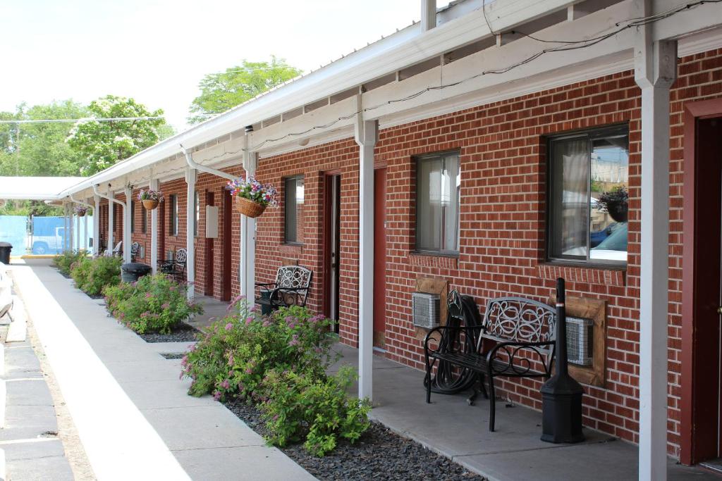 Ontario Inn - main image