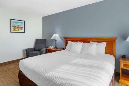Clarion Inn Ontario - image 12