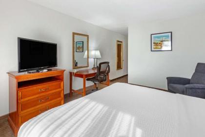 Clarion Inn Ontario - image 15