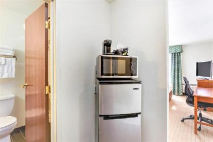 Clarion Inn Ontario - image 2