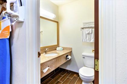 Clarion Inn Ontario - image 3